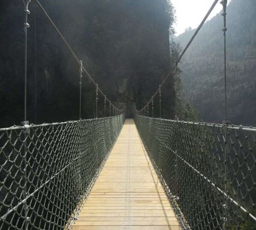 玻璃吊桥造价_木质吊桥安装相关