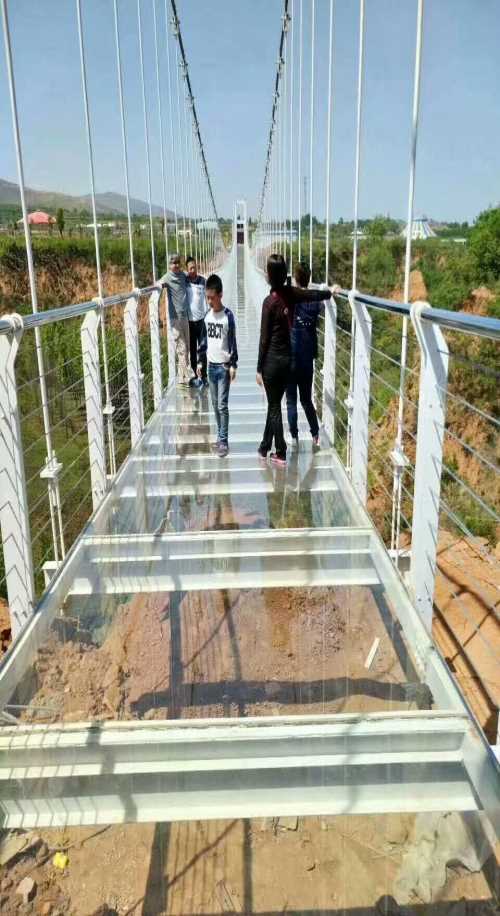 重庆玻璃吊桥公司_玻璃吊桥安装相关