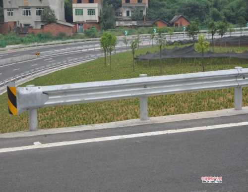 北京镀锌护栏板_高速公路护栏板相关