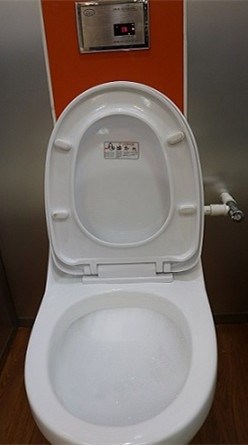 新式厕所