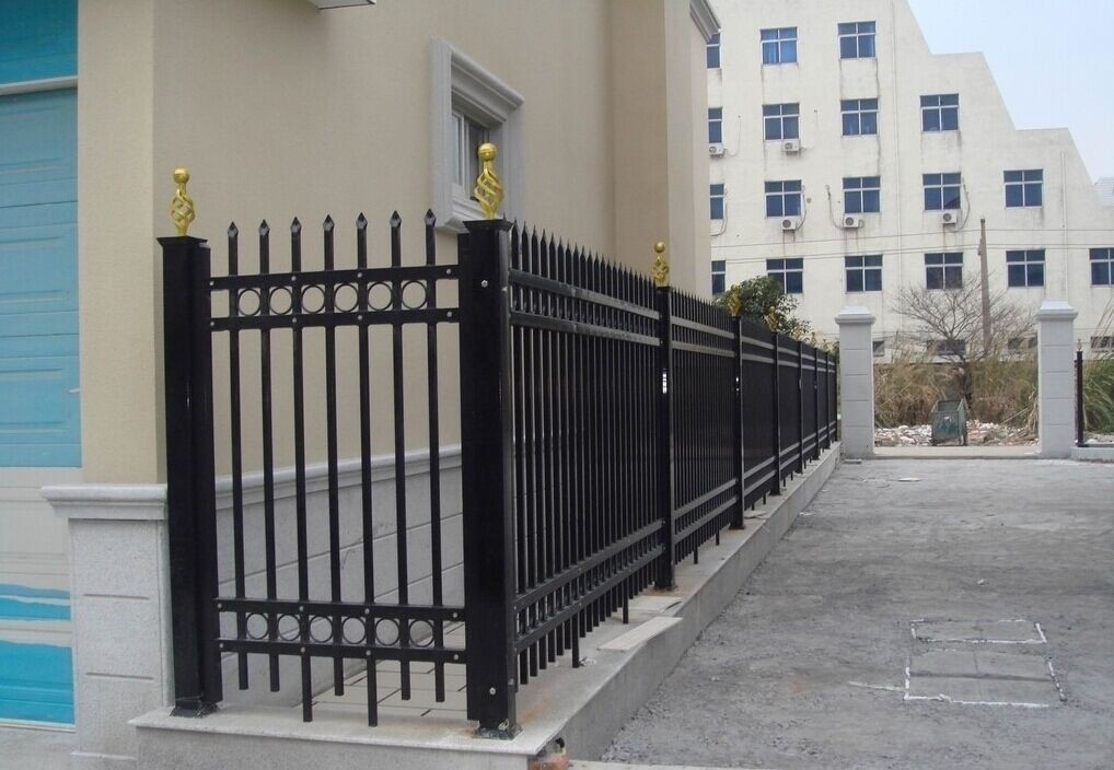 定做围墙护栏生产厂家_锌钢隔离栅、栏、网