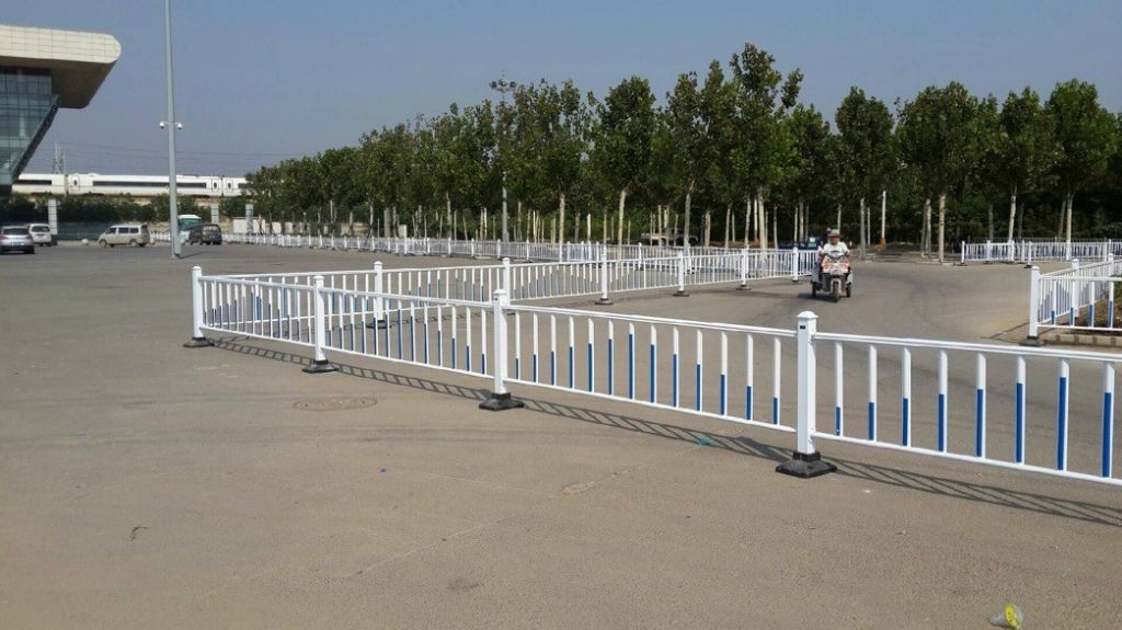 锌钢护栏经销商_锌钢道路护栏相关-河南恒达金属丝网制品有限公司