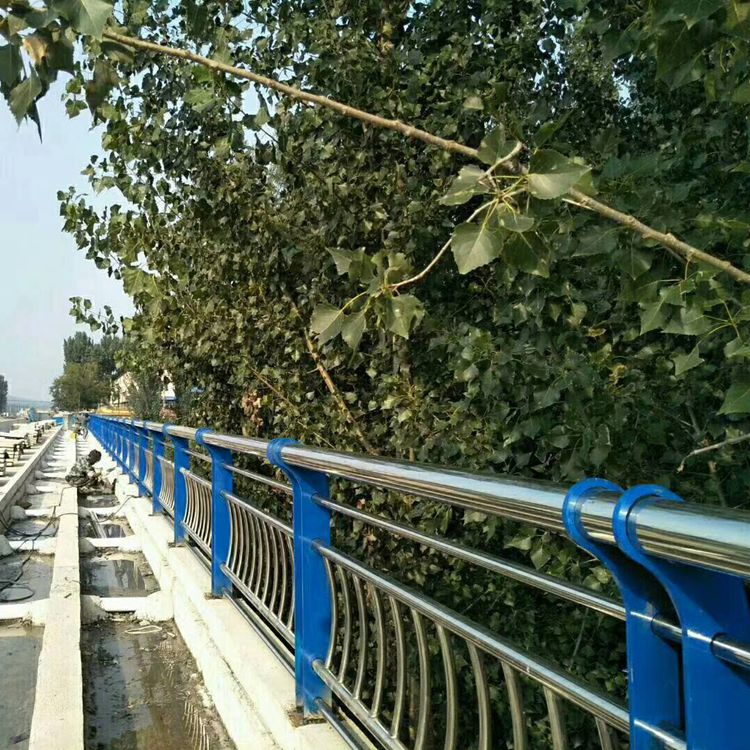 上海防撞桥梁护栏_质量好防撞设施多少钱-山东远征金属材料有限公司