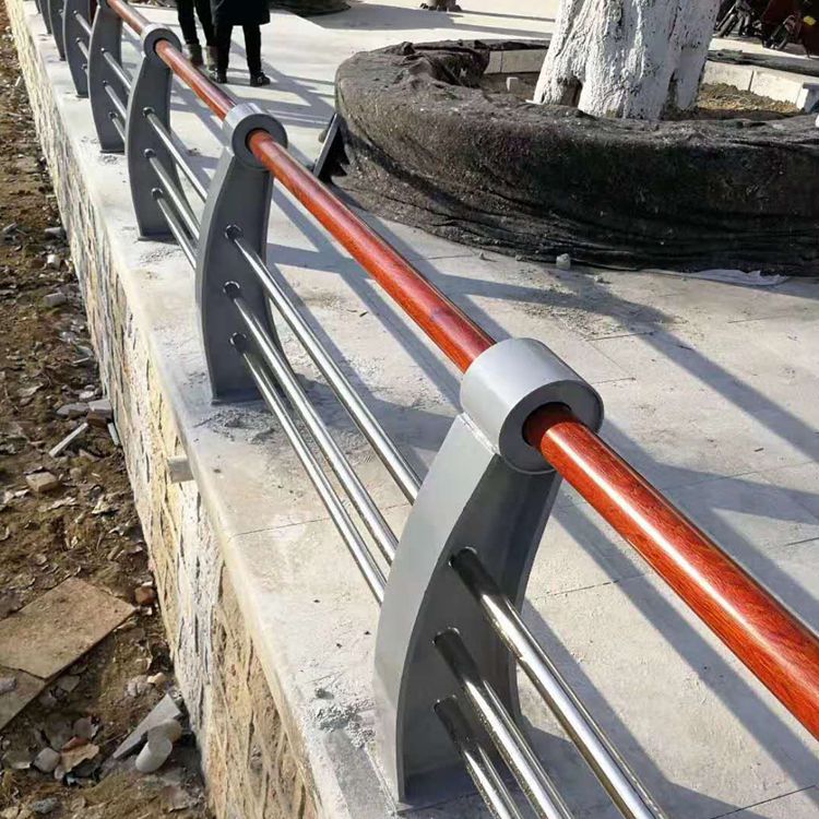福州提供不锈钢复合管护栏推荐_不锈钢扶手护栏相关-山东远征金属材料有限公司