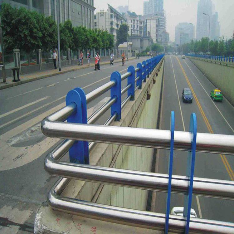 重庆专业人行道护栏_提供防撞设施厂家-山东远征金属材料有限公司