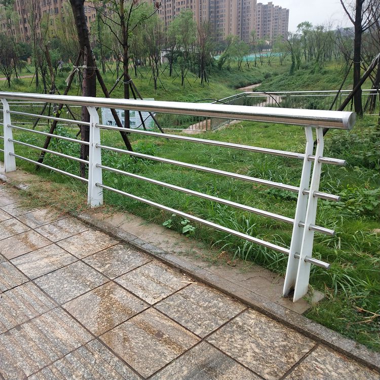 贵州桥梁护栏栏杆推荐_口碑好的安全、防护-山东远征金属材料有限公司