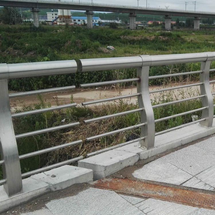 黑龙江提供桥梁护栏栏杆批发_专业安全、防护报价-山东远征金属材料有限公司