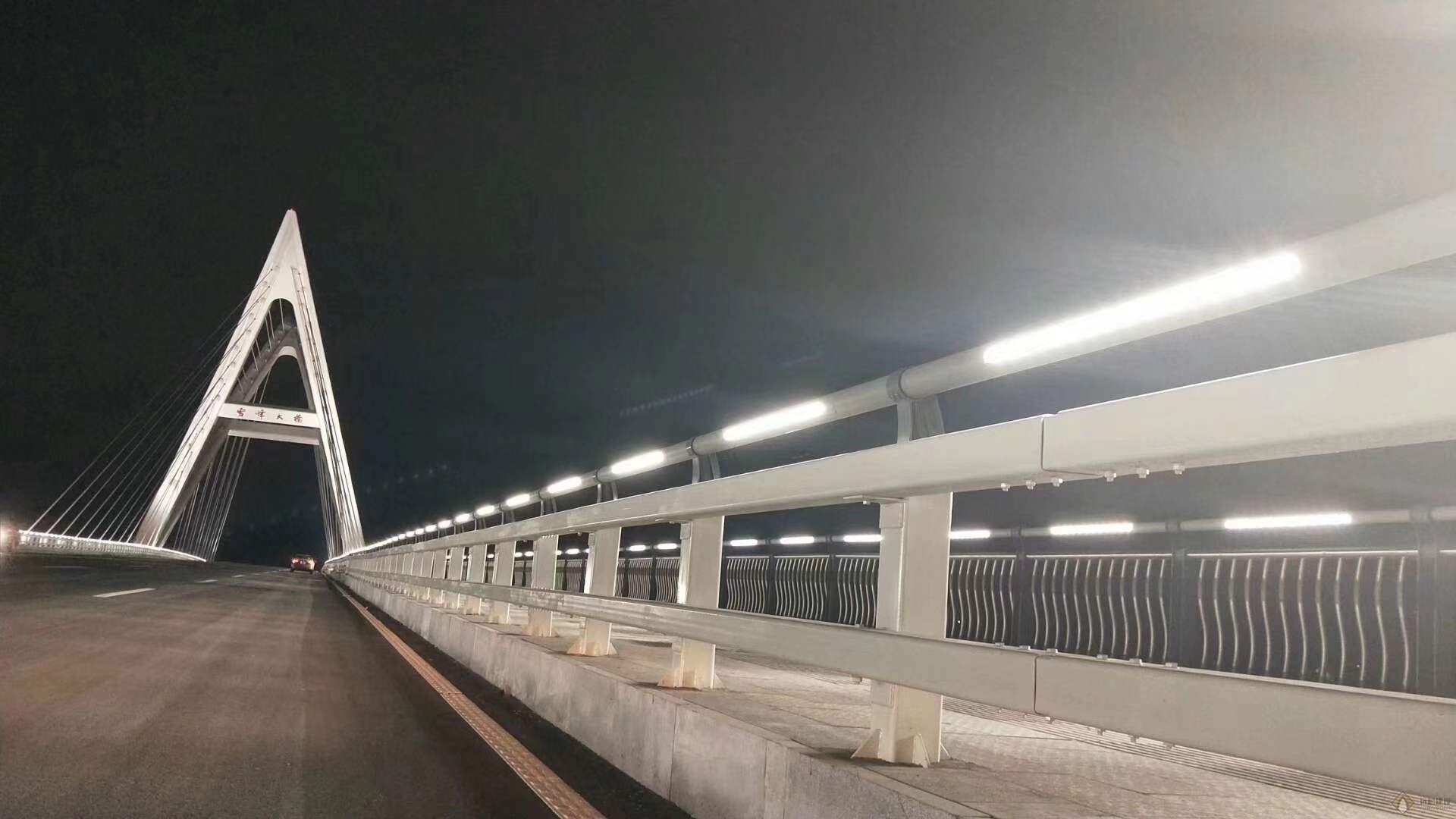 上海专业桥梁护栏厂家加工_口碑好的防撞设施加工-山东博鸣金属制造有限公司