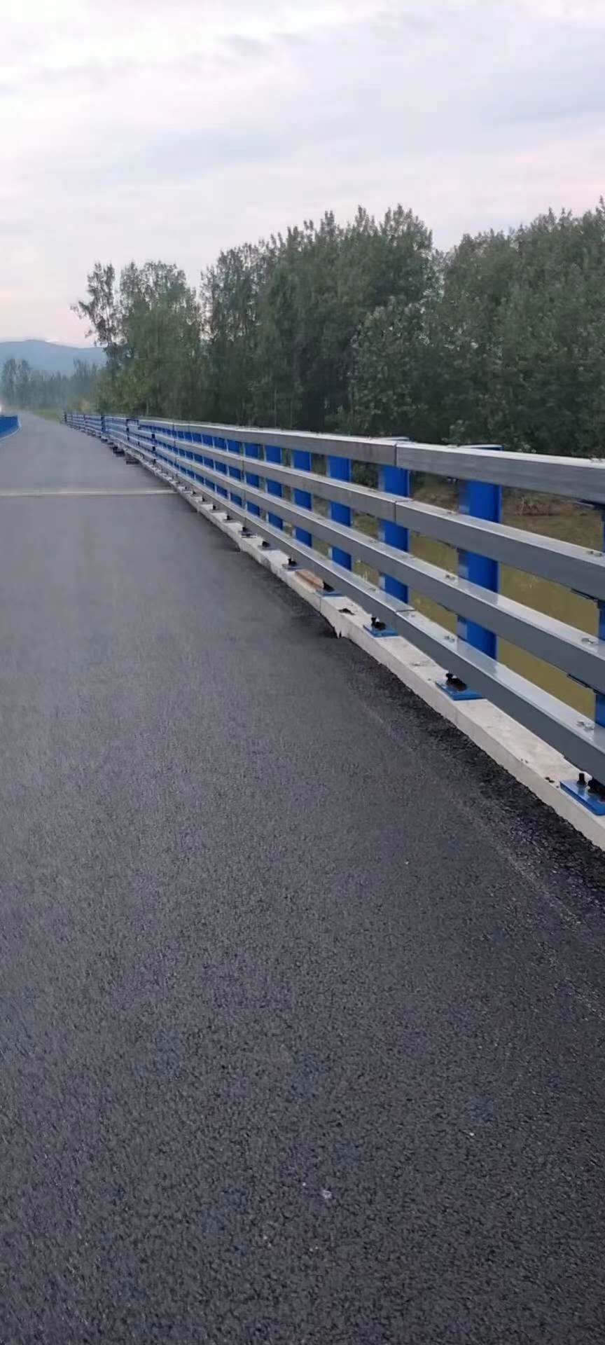 山西专业桥梁防撞栏杆价格-山东博鸣金属制造有限公司