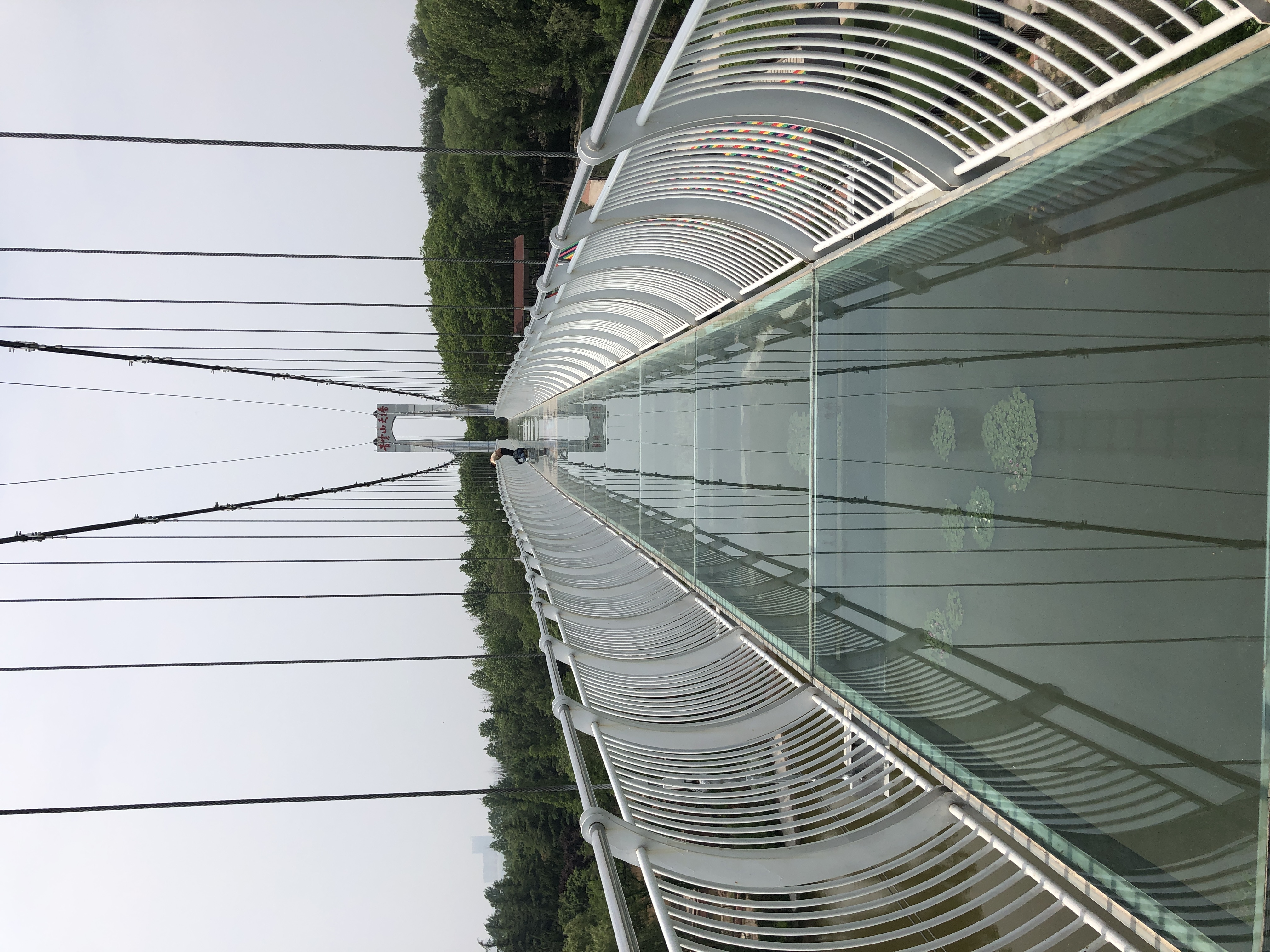 玻璃吊桥施工设计_峡谷-新乡市环球游乐设备有限公司