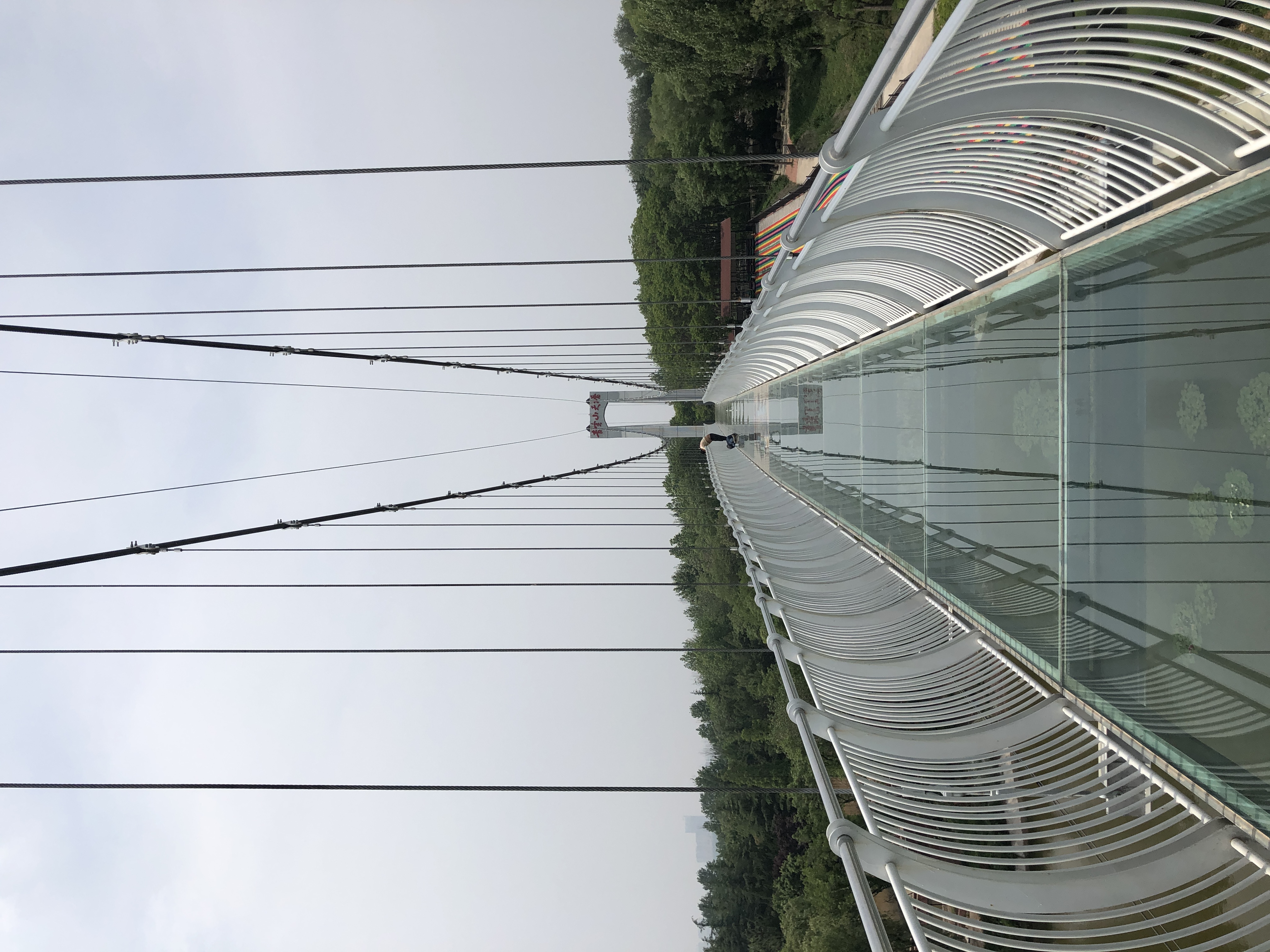 人行玻璃吊桥_峡谷-新乡市环球游乐设备有限公司