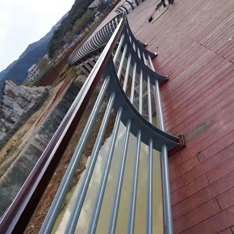 四川质量好钢管防撞护栏安装-山东远征金属材料有限公司
