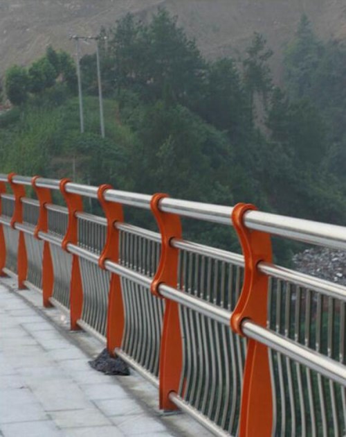 贵州哪里有桥梁护栏厂家定制加工_提供隔离栅、栏、网报价-山东远征金属材料有限公司