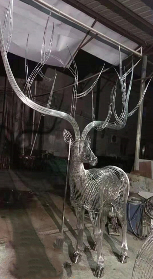 贵州铁网镂空鹿雕塑_金属雕塑设计及定制-深圳市东方韵造型艺术有限公司