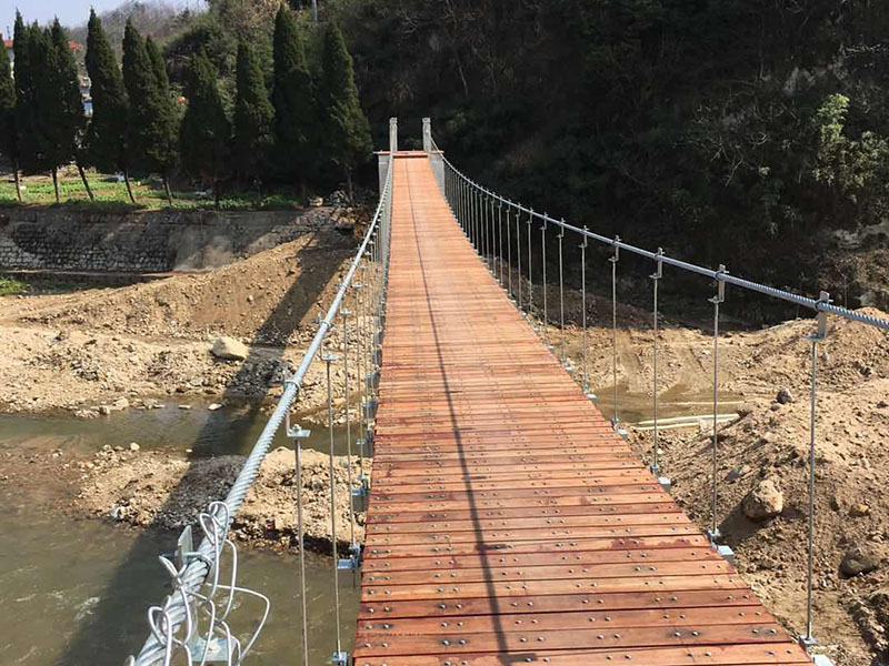 大型吊桥设备_网红吊桥造价_河南晟宏游乐设备有限公司