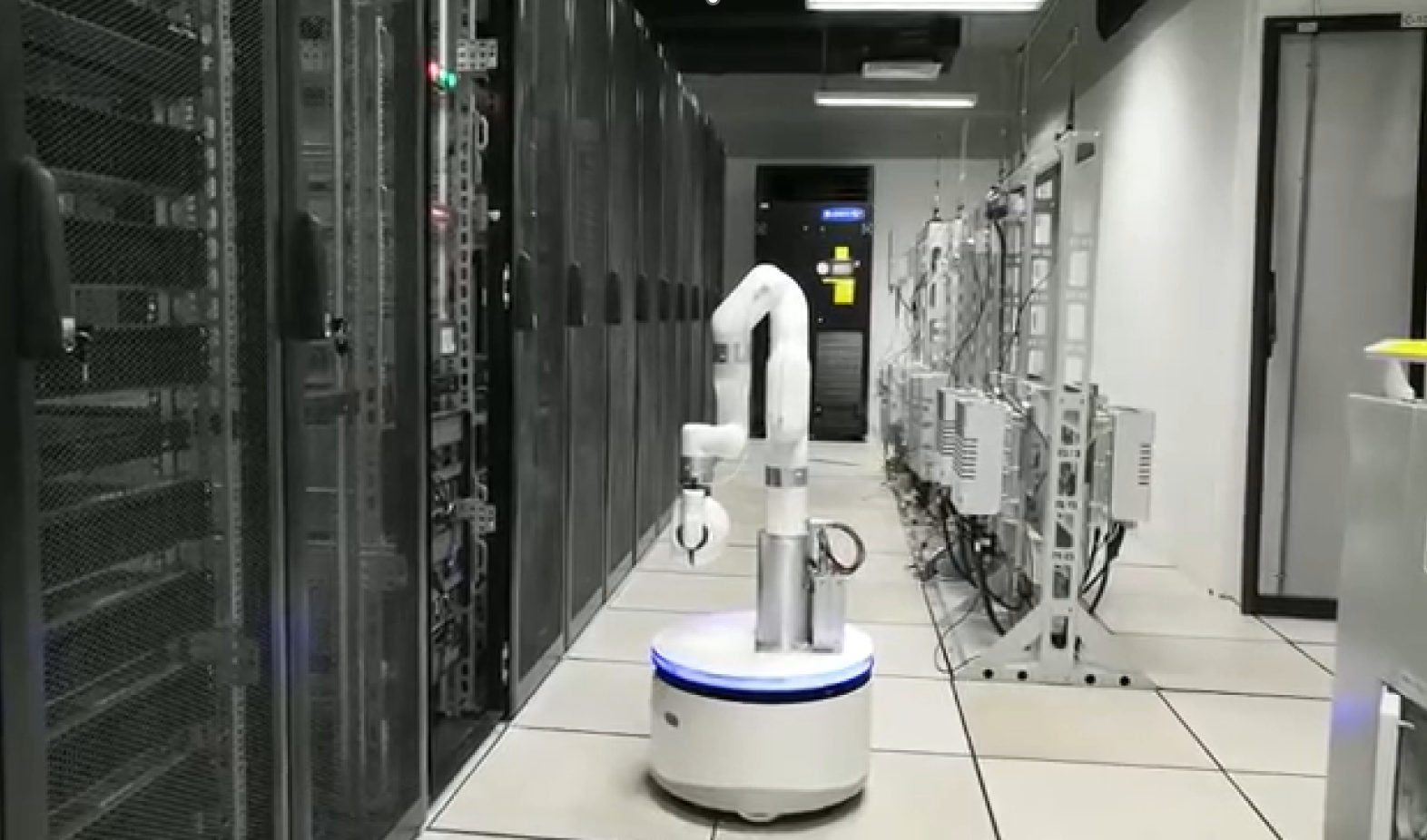 北京艾思科米智能巡检机器人和辅助值班机器人、智能讲解机器人_机器人
