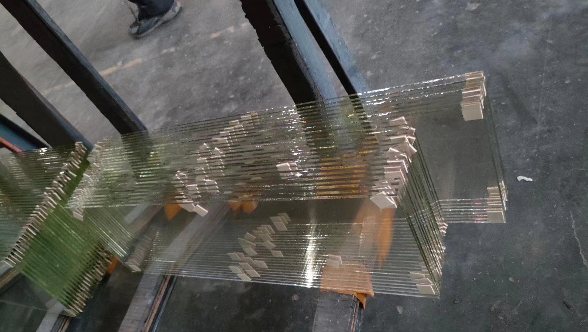 智能高硼硅钢化玻璃_质量好建筑玻璃